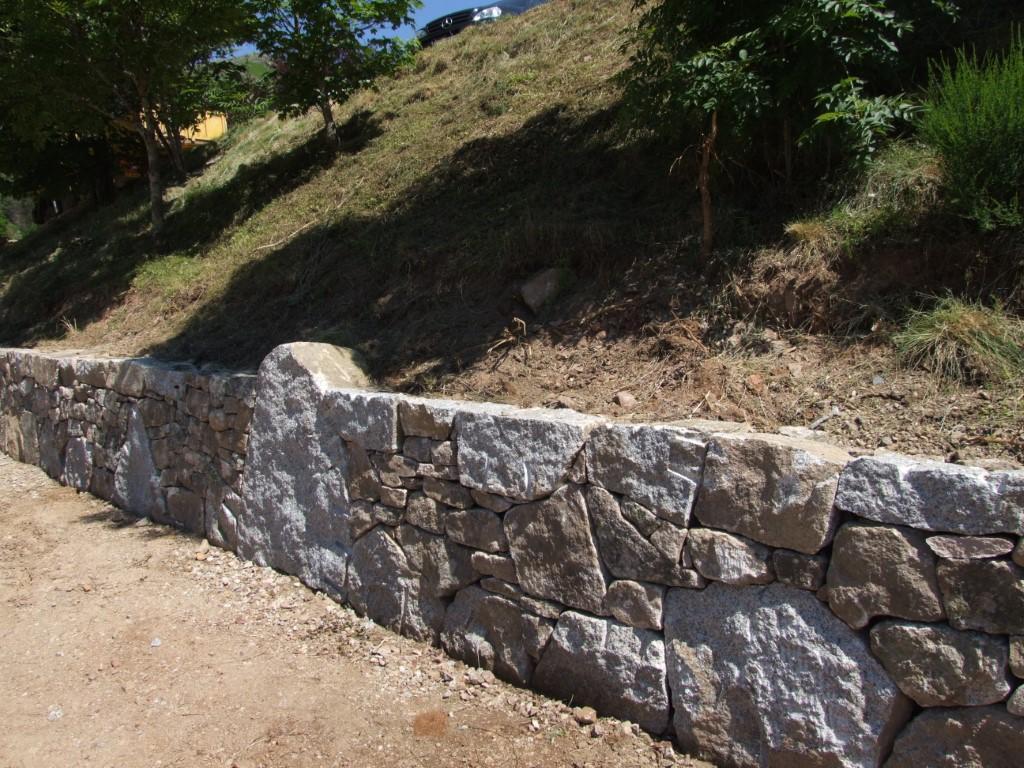 Mur pierre sèche contemporain, granit, Pont de Montvert