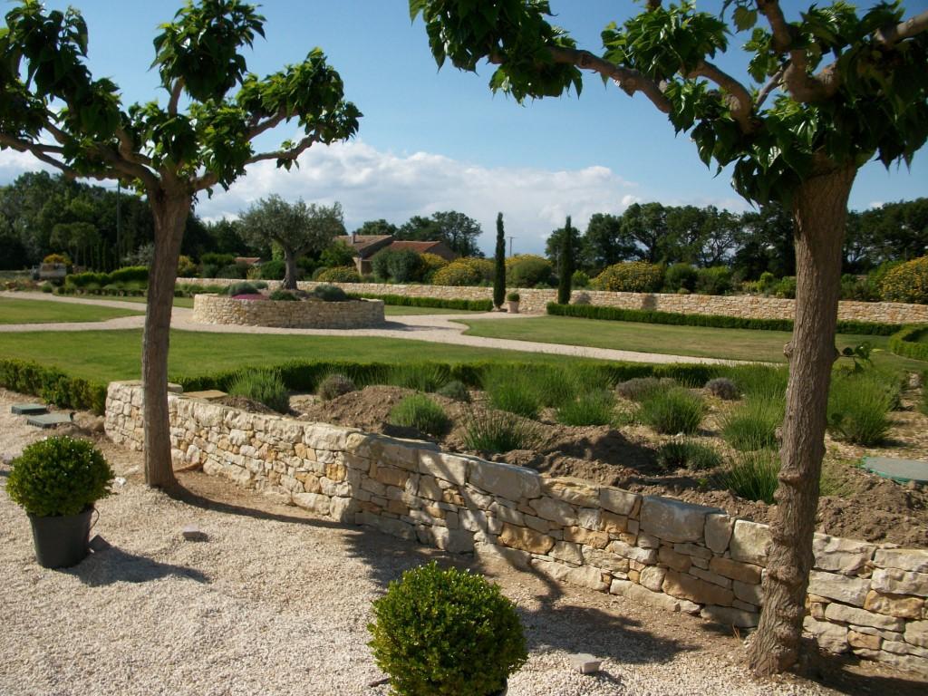 Aménagement en pierre sèche jardin Visan, V. Mougel